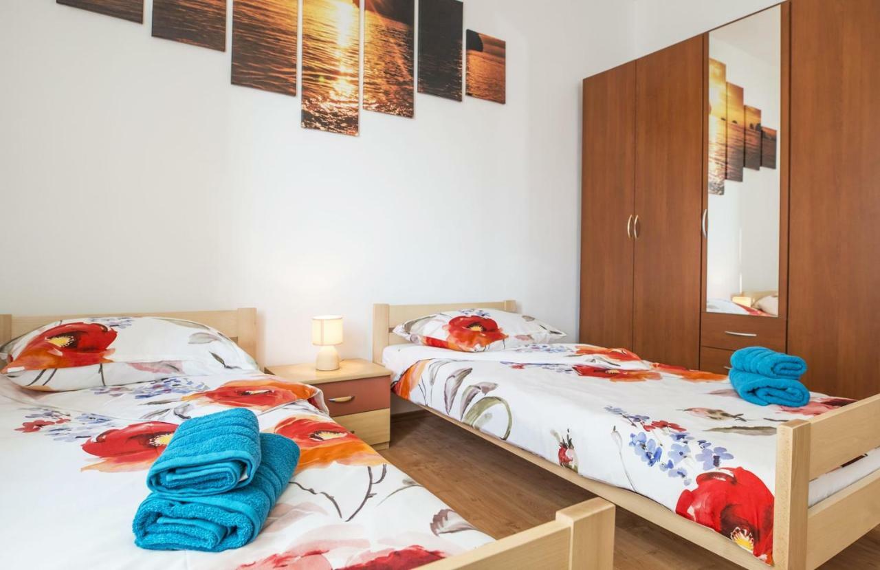Apartment Stefania On The Beach Koromačno Εξωτερικό φωτογραφία