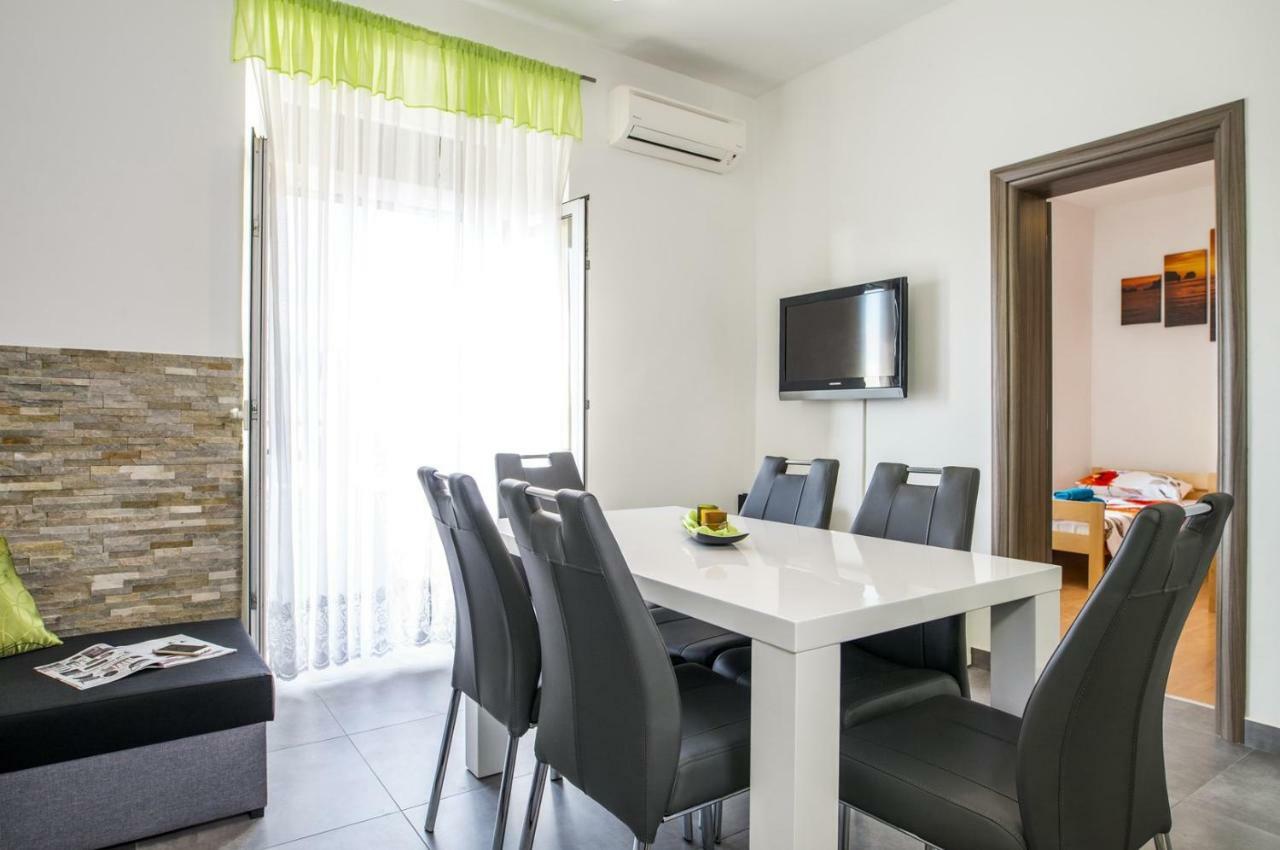 Apartment Stefania On The Beach Koromačno Εξωτερικό φωτογραφία