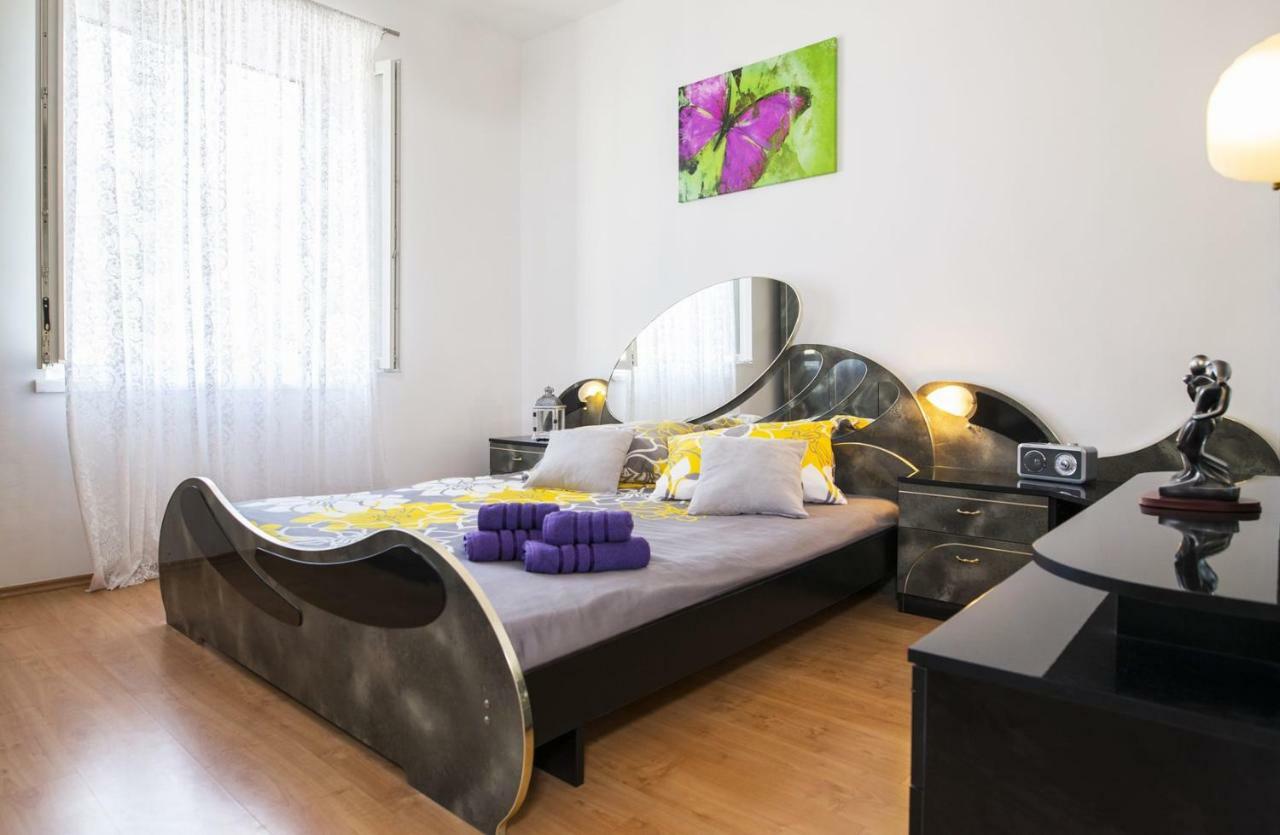 Apartment Stefania On The Beach Koromačno Εξωτερικό φωτογραφία