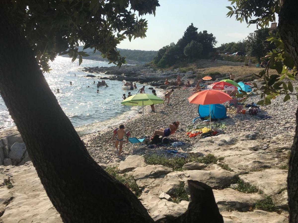 Apartment Stefania On The Beach Koromačno Εξωτερικό φωτογραφία